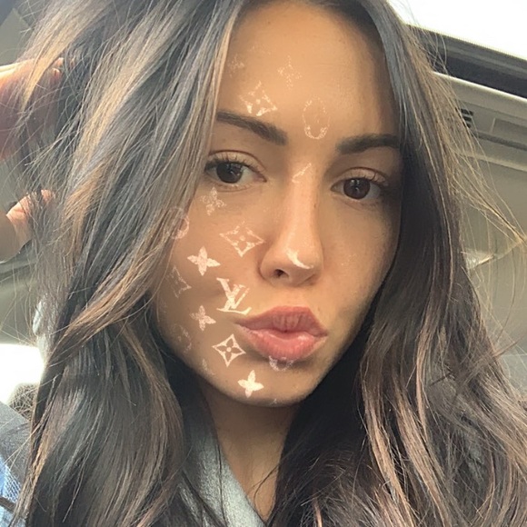 Meet your Posher, Brooke - Picture 2 of 3